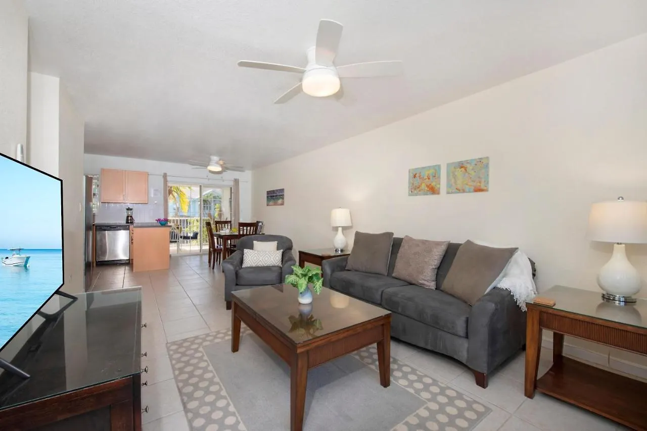 Snug Harbour View Condo #7 George Town Feriehus
